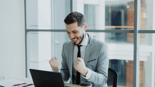 LinkedIn profile optimization focused on improving the achievements section without posting content