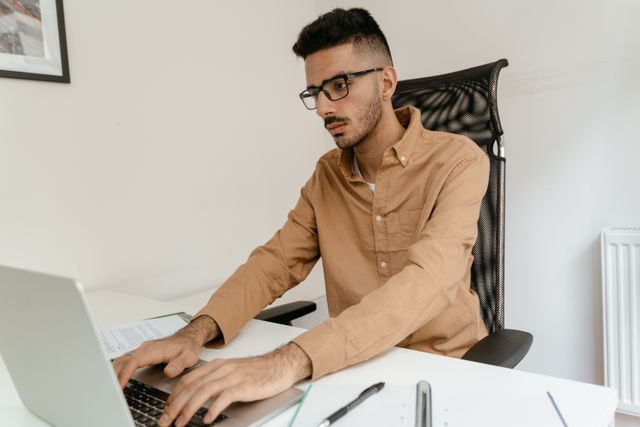 Recruiter evaluating a LinkedIn profile as part of passive LinkedIn building